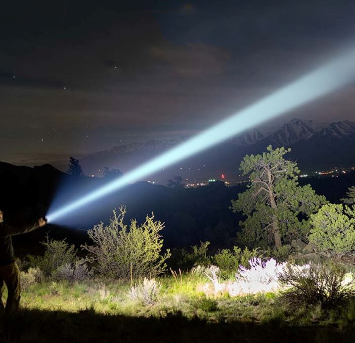 Lanterna Tática Titanium LED Lateral - Máxima Potência e Alcance